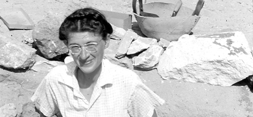 Helene_at_Beit_Yereh_1950s_gray.jpg